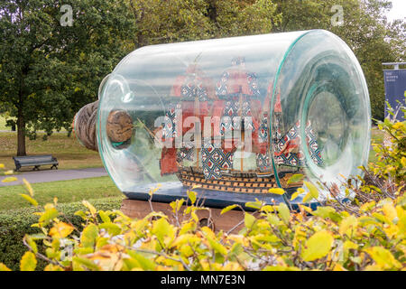 Nelson's Schiff in einer Flasche an das National Maritime Museum, Greenwich, London. Von Yinka Shonibare MBE konzipiert Stockfoto