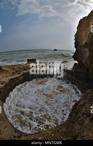 Gale Strand Szene, Fish-eye shot in Albufeira. Portugal Stockfoto