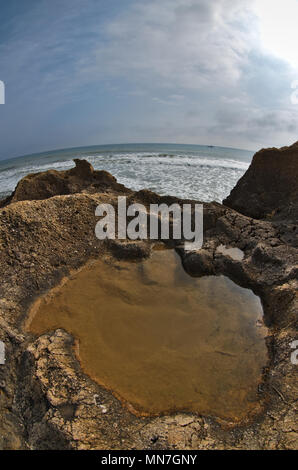 Gale Strand Szene, Fish-eye shot in Albufeira. Portugal Stockfoto