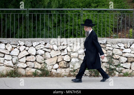 Orthodoxe Juden auf der Straße von Jerusalem Stockfoto