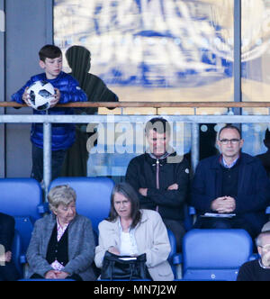 Proact Stadion, Derbyshire, UK. 14 Mai, 2018. UEFA U17 Europameisterschaft, Viertelfinale, Niederlande U17 s gegen Republik Irland U 17 s; Der vollständige Republik Irland Manager Martin O'Neill beobachten das Spiel mit Assistant Manager Roy Keane Credit: Aktion plus Sport/Alamy leben Nachrichten Stockfoto