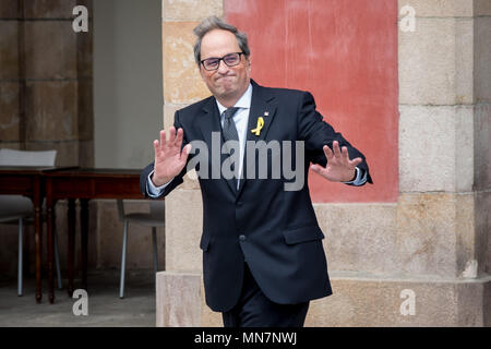 Barcelona, Spanien. 14 Mai, 2018. QUIM TORRA verlässt das katalanische Parlament nach der neuen Katalanischen Präsidenten gewählt. Pro-unabhängigkeit Politiker Quim Torra hat neuen Präsidenten durch das Parlament von Katalonien gewählt. Torra sagte, daß er funktionieren wird der Inhaftierte katalanischen Führer zu befreien und nach Hause kommen die Exilanten zu machen, während die Katalanische Republik gehen. Credit: Jordi Boixareu/Alamy leben Nachrichten Stockfoto