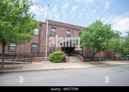 Das Gebäude in der 1. Straße 501 SE, Washington, DC, die zu erschwinglichen Wohnraum in Washington DC umgewandelt werden würde, für die Mitglieder des US-Repräsentantenhauses, die derzeit in der Capitol Hill Büros sind am Freitag, 11. Mai 2018. Dies ist der Eingang am 1. Street, SE. Credit: Ron Sachs/CNP (Einschränkung: Keine New York oder New Jersey Zeitungen oder Zeitschriften innerhalb eines 75-Meilen-Radius von New York City) | Verwendung weltweit Stockfoto