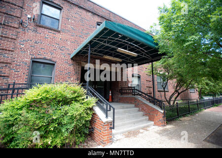 Das Gebäude in der 1. Straße 501 SE, Washington, DC, die zu erschwinglichen Wohnraum in Washington DC umgewandelt werden würde, für die Mitglieder des US-Repräsentantenhauses, die derzeit in der Capitol Hill Büros sind am Freitag, 11. Mai 2018. Dies ist der Eingang am 1. Street, SE. Credit: Ron Sachs/CNP (Einschränkung: Keine New York oder New Jersey Zeitungen oder Zeitschriften innerhalb eines 75-Meilen-Radius von New York City) | Verwendung weltweit Stockfoto