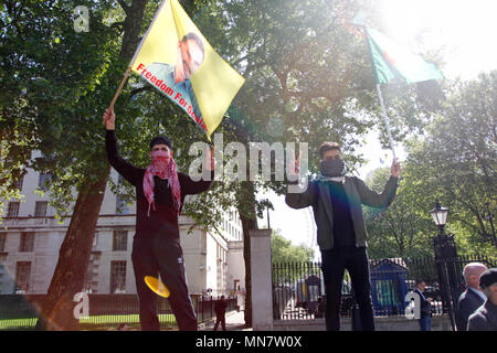 London, Großbritannien. 15. Mai 2018. Kurdische Demonstranten demonstrieren gegen Erdogan Credit: Alex Cavendish/Alamy leben Nachrichten Stockfoto