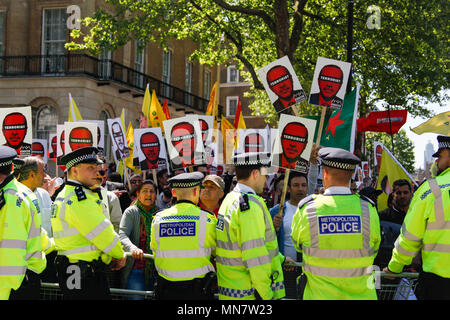 London, Großbritannien. 15. Mai 2018. Polizei Zusammentreffen mit Anti-Erdogan demonstration Credit: Alex Cavendish/Alamy leben Nachrichten Stockfoto