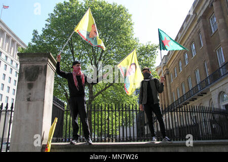 London, Großbritannien. 15. Mai 2018. Kurdische Demonstranten demonstrieren gegen Erdogan Credit: Alex Cavendish/Alamy leben Nachrichten Stockfoto