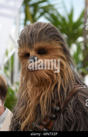 Cannes, Frankreich. 15 Mai, 2018. Mai 15, 2018 - Cannes, Frankreich: Chewbacca besucht die 'Solo: ein Star Wars Story' Fotoshooting während des 71. Filmfestival in Cannes. Credit: Idealink Fotografie/Alamy leben Nachrichten Stockfoto