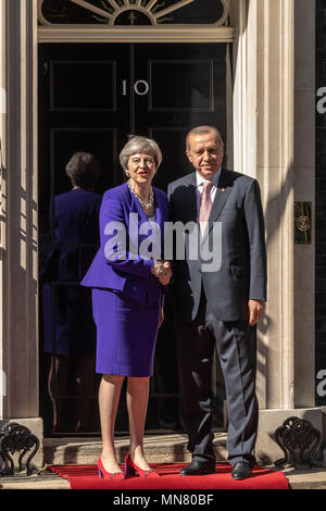 London, 15. Mai 2018, Präsident Recep endogenen mit Premierminister Theresa May 10 Downing Street, Kredit Ian Davidson/Alamy leben Nachrichten Stockfoto