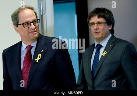 Berlin, Deutschland. 15 Mai, 2018. 15. Mai 2018, Berlin, Deutschland: Die katalanische Regional President Quim Torra (l) und sein Vorgänger Carles Puigdemont eine Pressekonferenz teilnehmen. Credit: Kay Nietfeld/dpa/Alamy leben Nachrichten Stockfoto