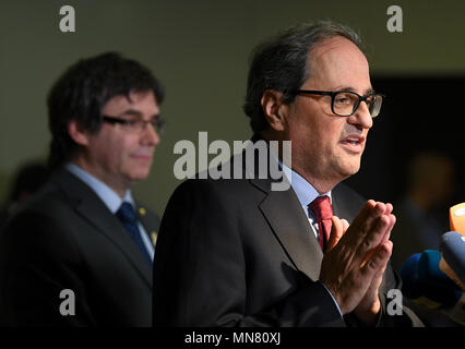 Berlin, Deutschland. 15 Mai, 2018. 15. Mai 2018, Berlin, Deutschland: Katalanisch Regional President Quim Torra (l) und sein Vorgänger Carles Puigdemont eine Pressekonferenz geben. Credit: Kay Nietfeld/dpa/Alamy leben Nachrichten Stockfoto