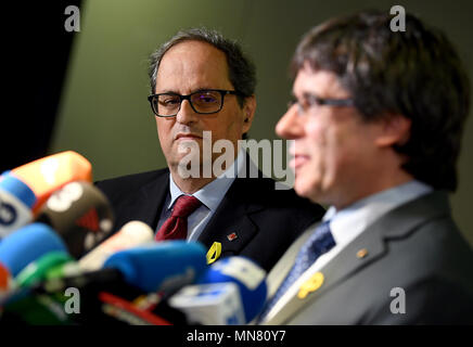 Berlin, Deutschland. 15 Mai, 2018. 15. Mai 2018, Berlin, Deutschland: Katalanisch Regional President Quim Torra (l) und sein Vorgänger Carles Puigdemont eine Pressekonferenz geben. Credit: Kay Nietfeld/dpa/Alamy leben Nachrichten Stockfoto