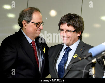 Berlin, Deutschland. 15 Mai, 2018. 15. Mai 2018, Berlin, Deutschland: Die katalanische Regional President Quim Torra (l) und sein Vorgänger Carles Puigdemont eine Pressekonferenz geben. Credit: Kay Nietfeld/dpa/Alamy leben Nachrichten Stockfoto