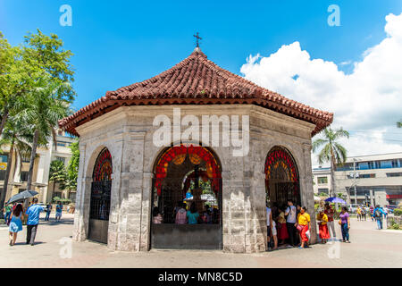 Cebu City, Philippinen Apr 25,2018 - Menschen, die Sehen Magellans Kreuz Stockfoto