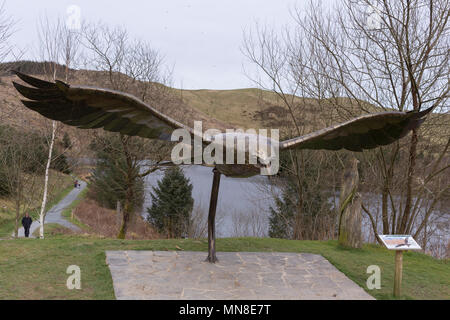 Red Kite Skulptur Nant yr Arian Stockfoto