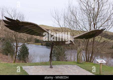 Red Kite Skulptur Nant yr Arian Stockfoto