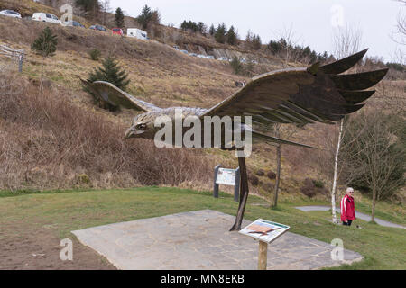 Red Kite Skulptur Nant yr Arian Stockfoto