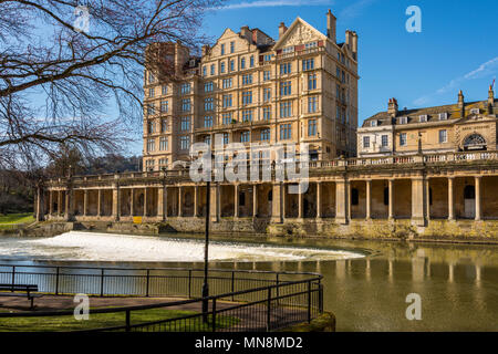 Empire Hotel und den Fluss Avon, Badewanne, Somerset, Großbritannien Stockfoto