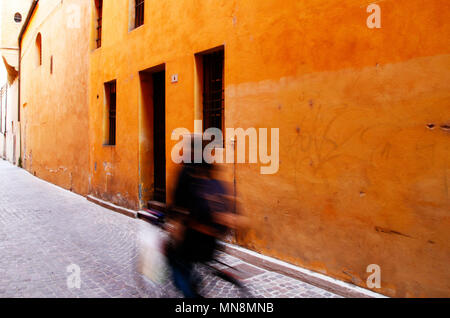 Städtische Szenen in den Vororten von Bologna, Italien erfasst Stockfoto