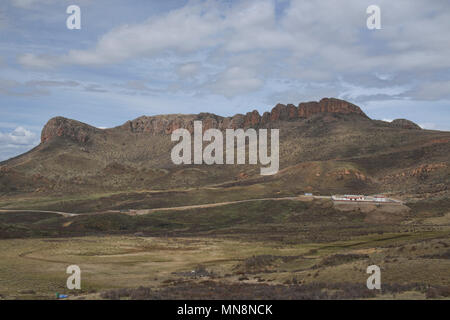 Red Stone Mountain über Langmusi auf der Gansu und Sichuan, China Stockfoto