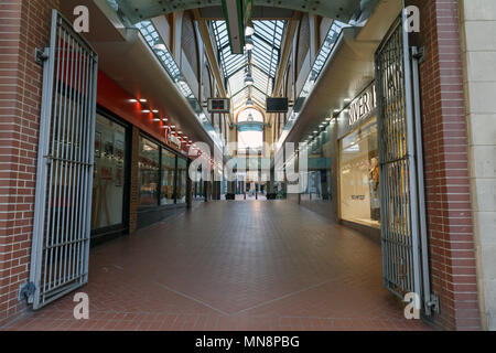 Der Eingang zur Orchard Square Shopping Center in Sheffield, Großbritannien. Stockfoto