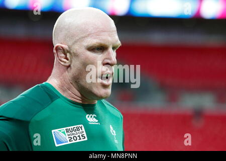 Paul O'Connell Kapitän der irischen Mannschaft Erwärmung nach dem IRB-RWC 2015 Match zwischen Irland v Rumänien - Pool 3D/3D Match 19 im Wembley Stadion. London, England. 27. September 2015 Stockfoto