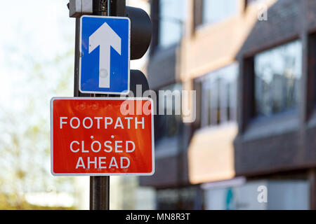 Wanderweg geschlossen vor, UK Road Sign Stockfoto