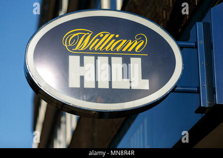 Eine hohe Straße Zweig der Buchmacher William Hill William Hill/logo, William Hill anmelden. Stockfoto