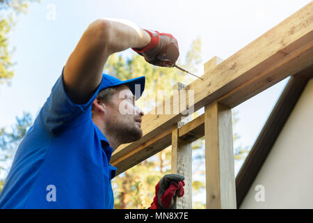 Der Mensch ist ein Holzhaus Struktur Stockfoto