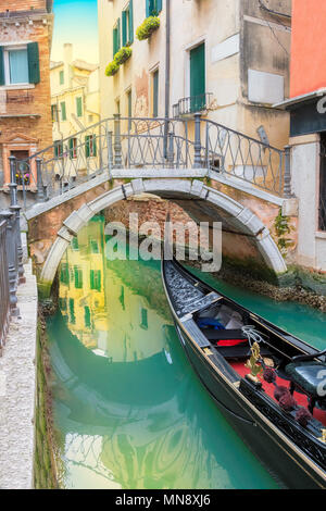 Venedig Canal mit Gondel, Venedig, Italien, Vintage verarbeitet. Stockfoto