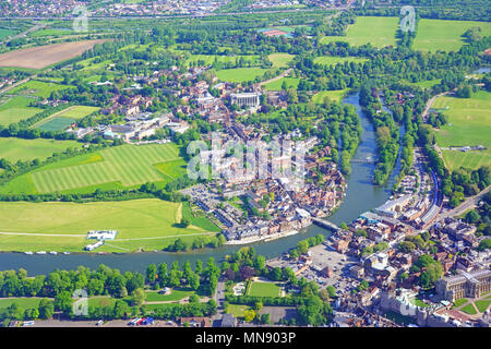 Luftaufnahme von Schloss Windsor und Inszenierung für die königliche Hochzeit von Prinz Harry und Amerikanische Schauspielerin Meghan Markle im Mai 2018 stattfinden. Stockfoto