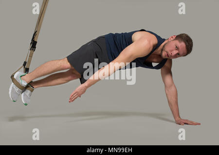 TRX bodybuilder Training Stockfoto