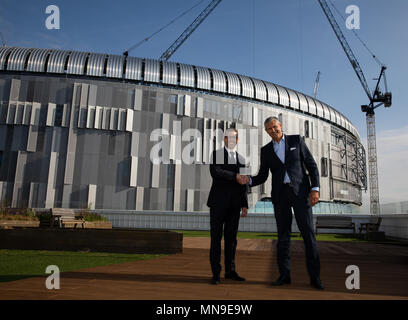 Tottenham Hotspur's Kopf von Partnerschaften, Fran Jones (links) und William Hill Chief Digital Officer, Ulrik Bengtsson, während ein fotoshooting als Tottenham Hotspur kündigte heute eine neue mehrjährige Verlängerung der Partnerschaft mit der William Hill. PRESS ASSOCIATION Foto. Datum: Dienstag, 15. Mai 2018. Tottenham Hotspur kündigte heute eine neue mehrjährige Verlängerung der Partnerschaft mit der William Hill. Photo Credit: Steven Paston/PA-Kabel Stockfoto