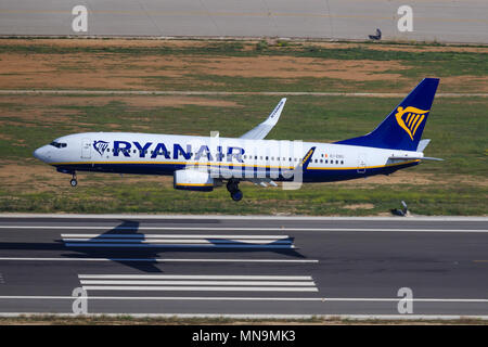 Mallorca, Spanien Mai 18 2018: Boeing 737 von Ryanair der Landung auf der schönen Insel in Spanien Stockfoto