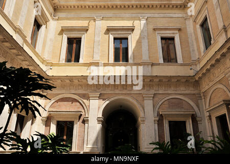 Italien, Rom, Palazzo Baldassini, ein Palast in Rom von der Renaissance Architekten Antonio da Sangallo dem Jüngeren in ca. 1516-1519, Hof konzipiert Stockfoto