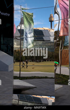 Darling Harbour Reflexionen im International Convention Center theater Glaswand Sydney New South Wales, Australien Stockfoto