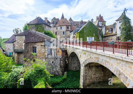 Frankreich, Lot, Haut Quercy, Dordogne Tal, Carennac, beschriftet Les Plus beaux villages de France (Schönste Dörfer Frankreichs), Brücke in der Stockfoto