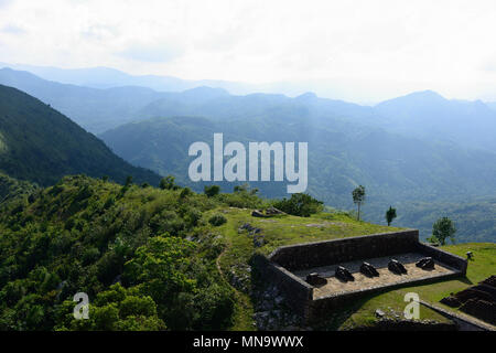 Gebirge über Haiti und bleibt der Französische Bouillabaisse la Ferriere auf der Spitze eines Berges gebaut Stockfoto