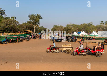 Lokale Motorrad Taxi Service das tuk tuk Passagiere Siem Reap Kambodscha Runde Stockfoto