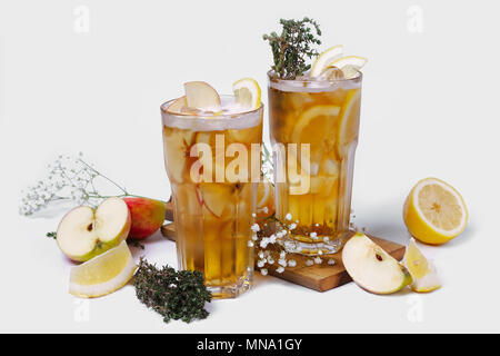 Apfel und Orange Cocktail mit Bier Stockfoto