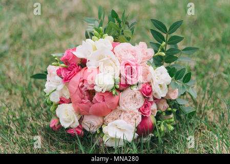 Blumenstrauß. Der braut Bouquet. Brautstrauß. Floristik. Wedding Bouquet aus verschiedenen Farben. Stockfoto