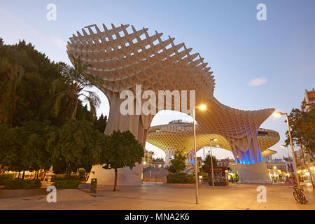 Die Holzkonstruktion des Metropol Parasol in Sevilla, Spanien Stockfoto