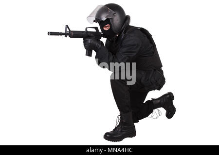 Die bereitschaftspolizei Offizier in Uniform Schwarz auf Weiß isoliert Stockfoto