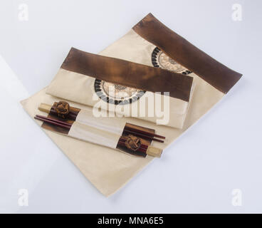 Tabelle mat mit Stäbchen auf Hintergrund einstellen Stockfoto