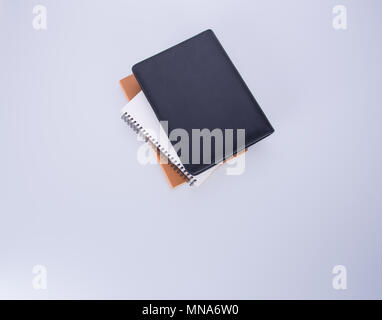 Notebook oder schwarzem Leder Notebook auf dem blackground Stockfoto