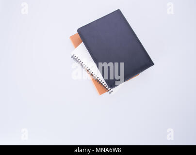 Notebook oder schwarzem Leder Notebook auf dem blackground Stockfoto