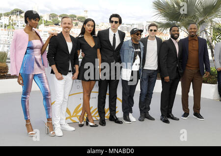 Cannes, Frankreich. 15 Mai, 2018. Damaris Lewis, Jasper Pääkkönen, Laura Harrier, Adam Treiber, Regisseur Spike Lee, Topher Grace, John David Washington und Cory Vogel bei der 'BlacKkKlansman' Fotoshooting während der 71St Cannes Film Festival im Palais des Festivals am 15. Mai 2018 in Cannes, Frankreich | Verwendung weltweit Quelle: dpa/Alamy leben Nachrichten Stockfoto