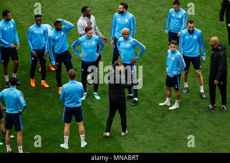 Marseille Manager Rudi Garcia gibt Anweisungen an seine Spieler während einer Marseille Trainingseinheit, vor der Europa League Finale, im Parc Olympique Lyonnais am 15. Mai 2018 in Lyon, Frankreich. (Foto von Daniel Chesterton/phcimages.com) Stockfoto