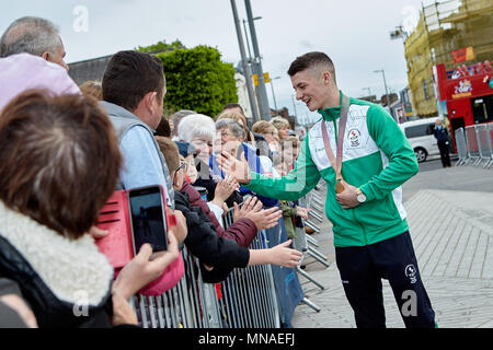 Newtownards, Nordirland, 15. Mai 2018. Rhys McClenaghan am Ards und North Down Borough Council civic Ereignis feiert 18 Jahre alten Rhys McClenaghans Goldmedaille in der Gymnastik gewinnen Pferd an den Commonwealth Games 2018 in Gold Coast Australien. Newtownards, Nordirland, 15. Mai 2018. Rhys McClenaghan darstellte, Nordirland war es das erste Mal ein Nordirland Athlet Commonwealth Gold in einem Gymnastik Event gewonnen hatte. Credit: Radharc Images/Alamy leben Nachrichten Stockfoto