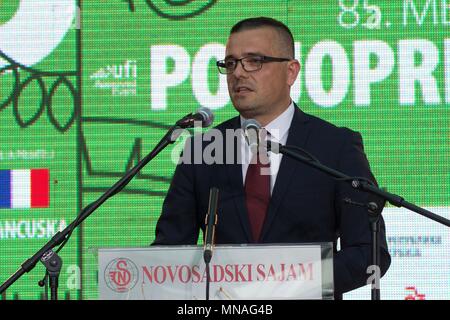 Novi Sad, Serbien. 15 Mai, 2018. Branislav Nedimovic, dem serbischen Minister für Land-, Forst- und Wasserwirtschaft, spricht während der Eröffnung der Landwirtschaftsmesse in Novi Sad Novi Sad, Serbien, am 15. Mai 2018. Die Messe zieht über 1.500 Aussteller aus 30 Ländern und Regionen am Dienstag eröffnet und dauert bis Mai 21. Credit: Nemanja Cabric/Xinhua/Alamy leben Nachrichten Stockfoto